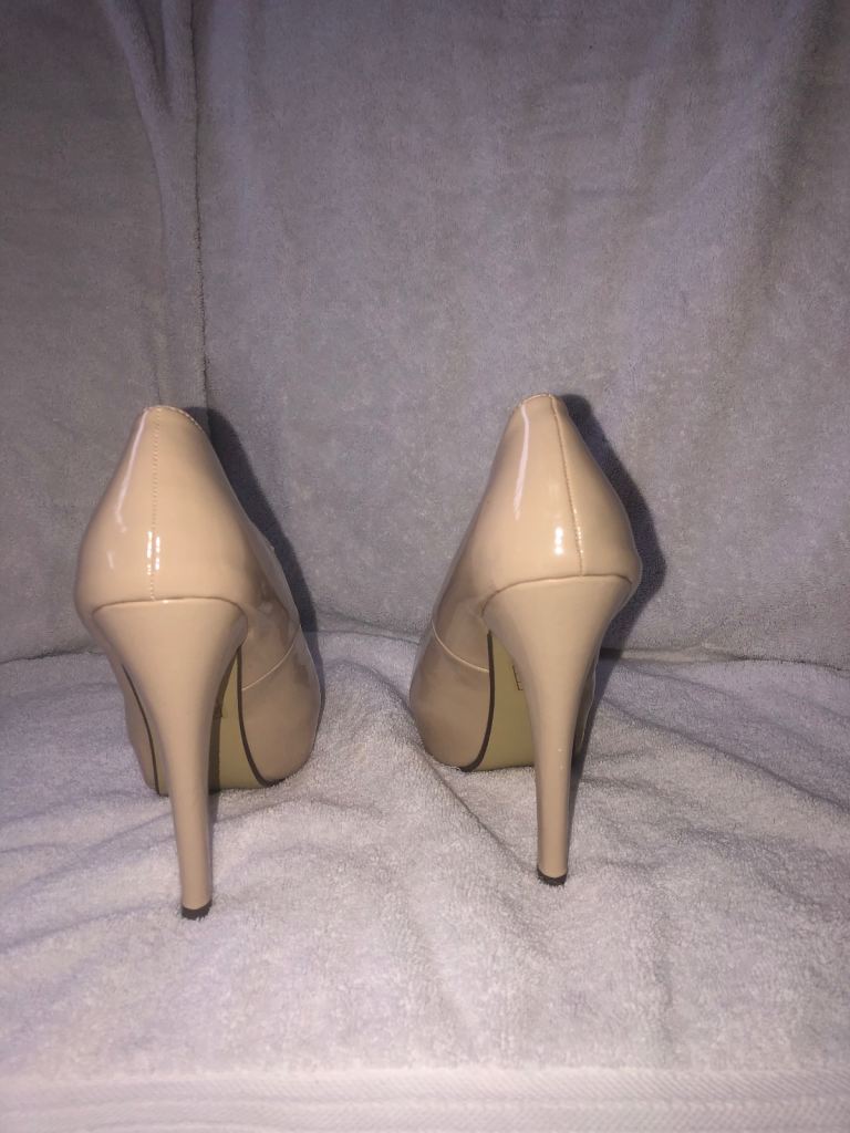 Fusion cream patent heels 