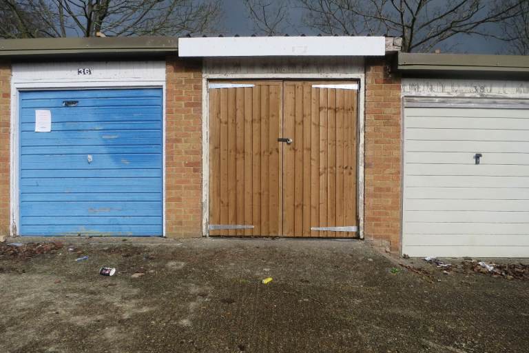 SG2. Lock Up Garage ~ Longfields ~ SG2 ~ Stevenage ~ Dry & Secure  ~ Rare opportunity !