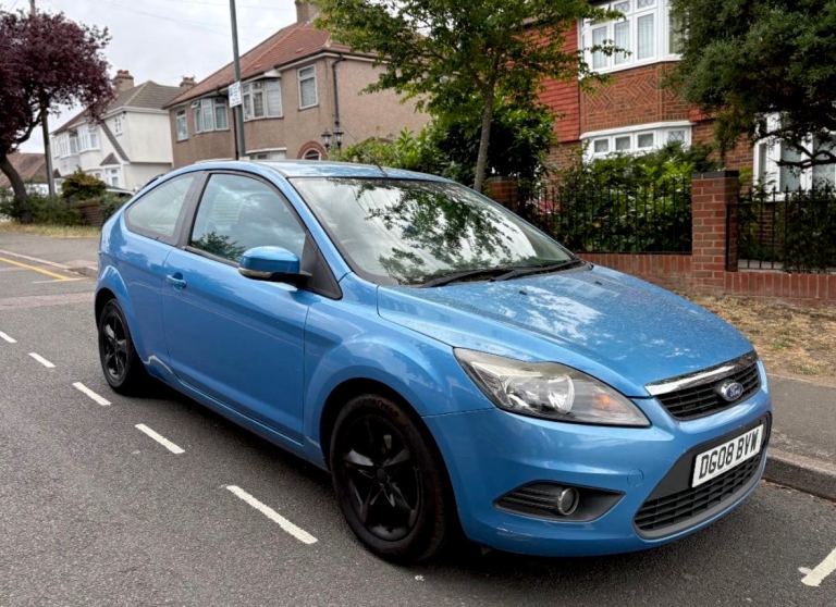 AUTOMATIC FORD FOCUS ZETEC 1.6, MOT JANUARY 2027, ULEZ COMPLIANT, ECONOMICAL, 2 KEYS