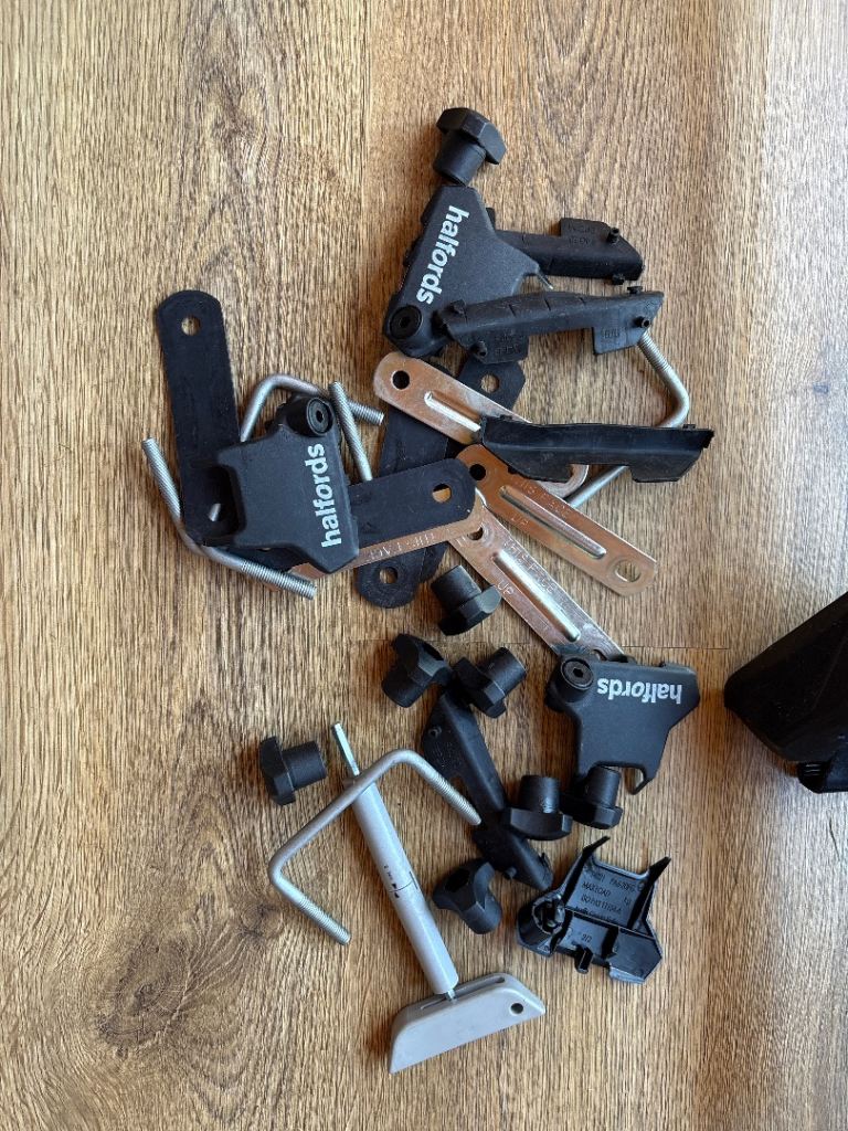 Halfords Roof Bars and clamping kit