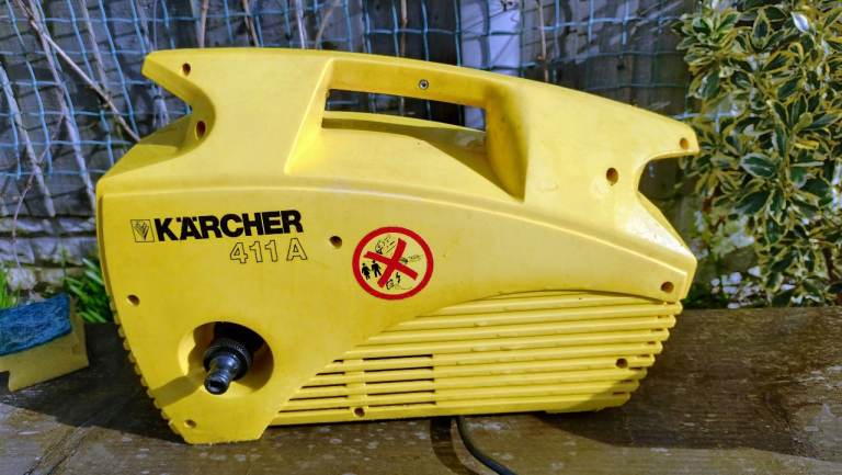 KARCHER 411A PRESSURE WASHER.