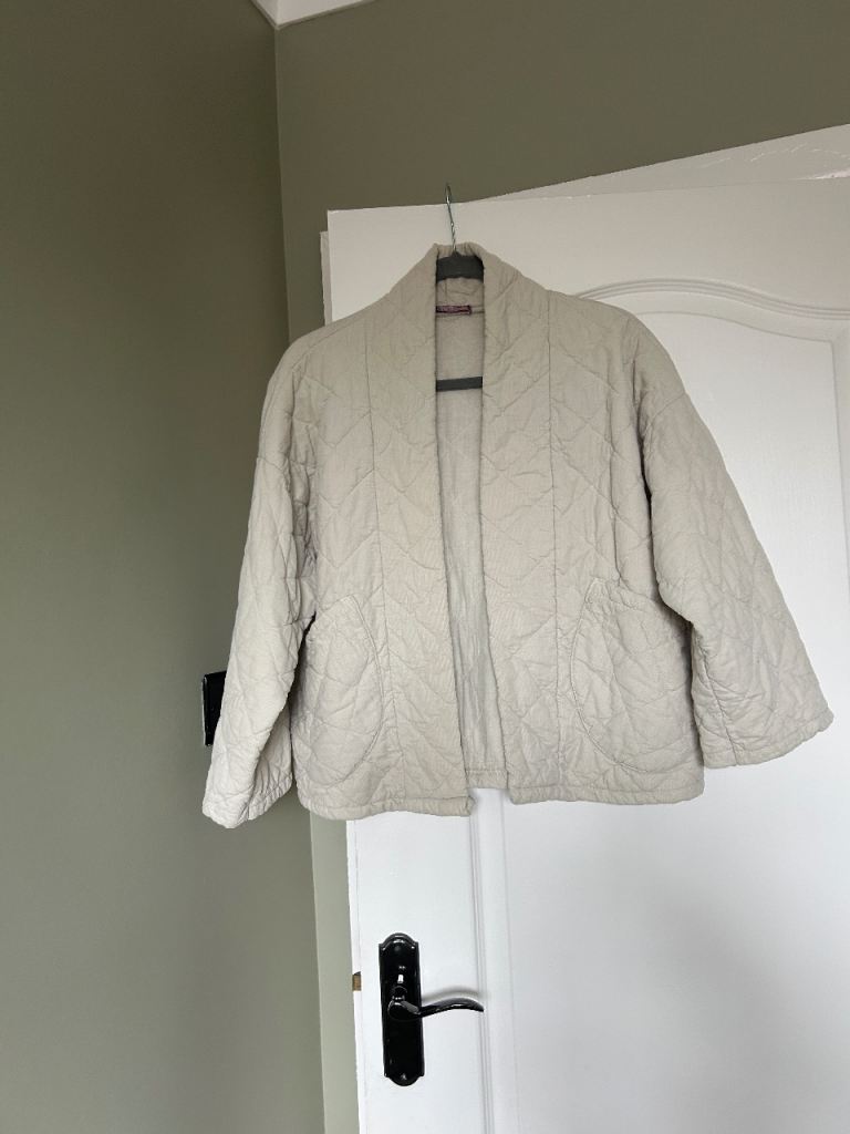 Lightweight quilted collarless jacket ( kimono- style) 