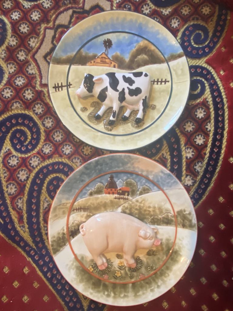 Wall decor plate pig and cow . 