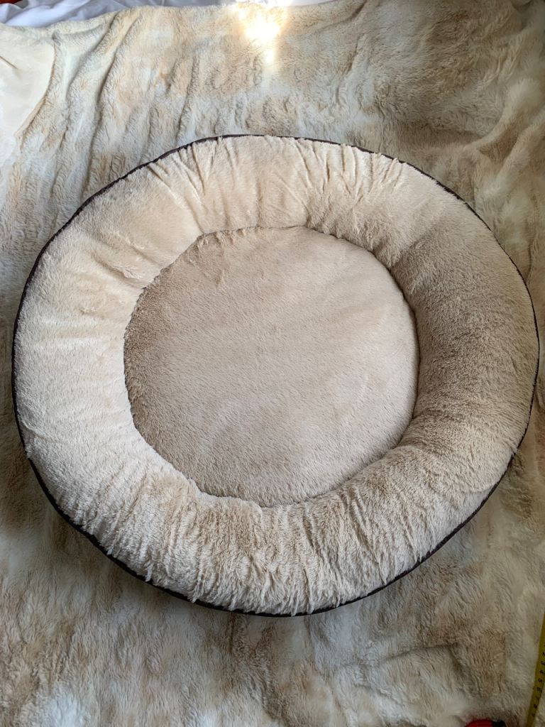 Dog doughnut bed