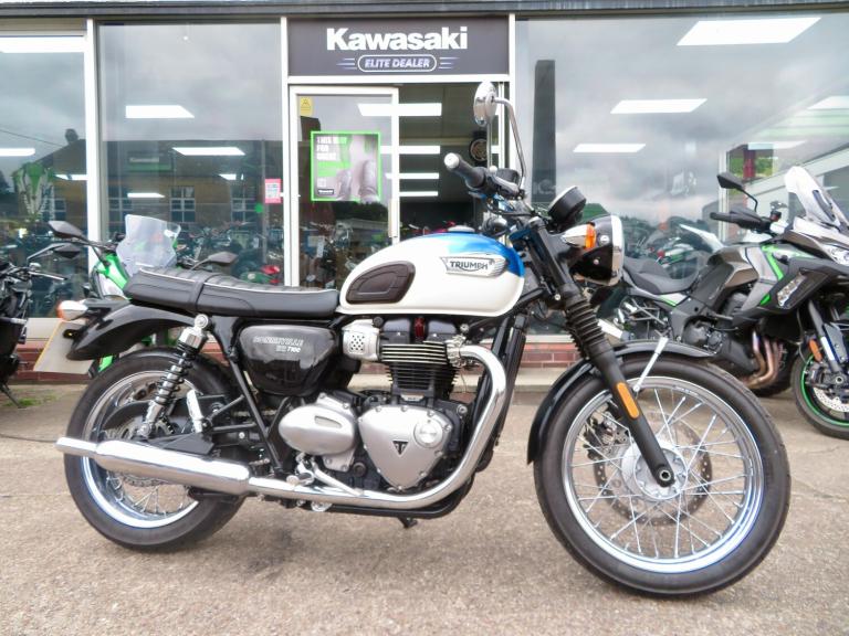 2018 Triumph Bonneville T100 CENTRE STAND & PRIVATE REG  Petrol Manual
