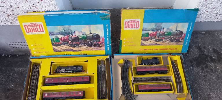 Hornby Dublo Set 2009 0-6-0 Tank Passenger Train BR – Two Sets