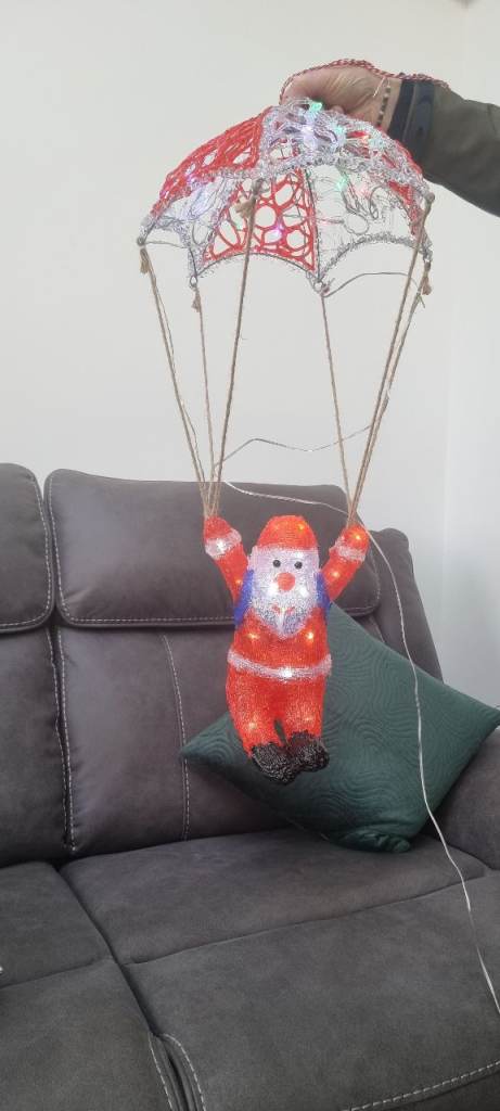 Parachuting Santa (led)
