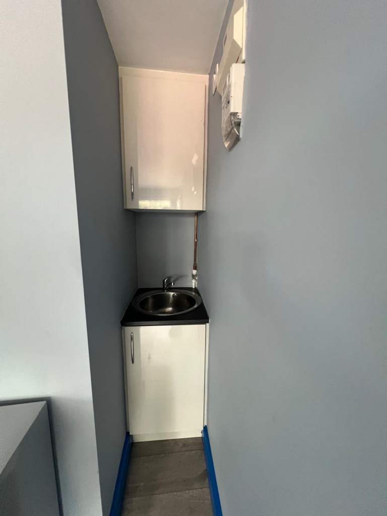  Room in Slough SL1 