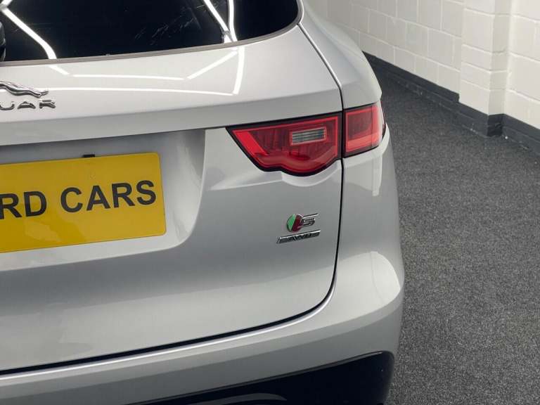 2016 Jaguar F-Pace 3.0d V6 S 5dr Auto AWD ESTATE DIESEL Automatic