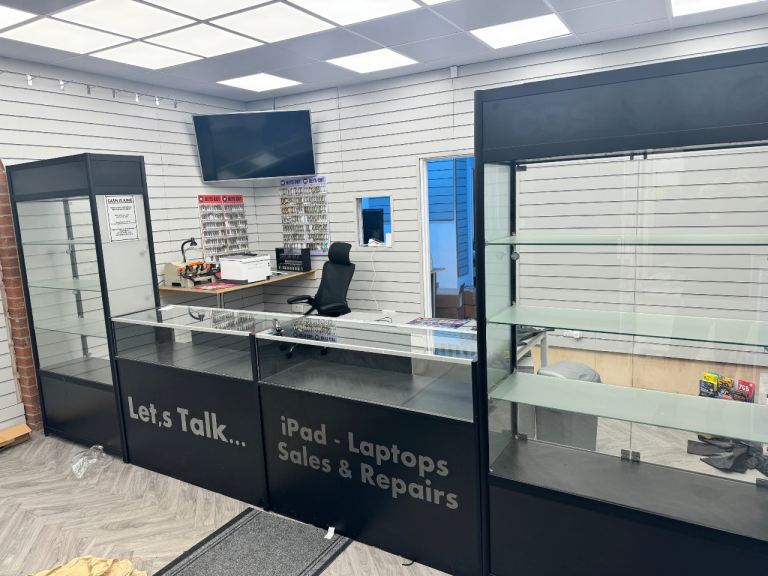 Phone/vape shop display counter/cabinets