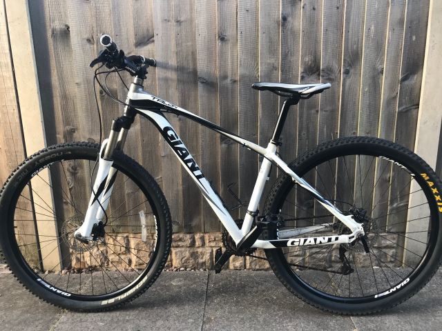 Giant Talon 29er Hydraulic Mountain Bike – White, Good Condition