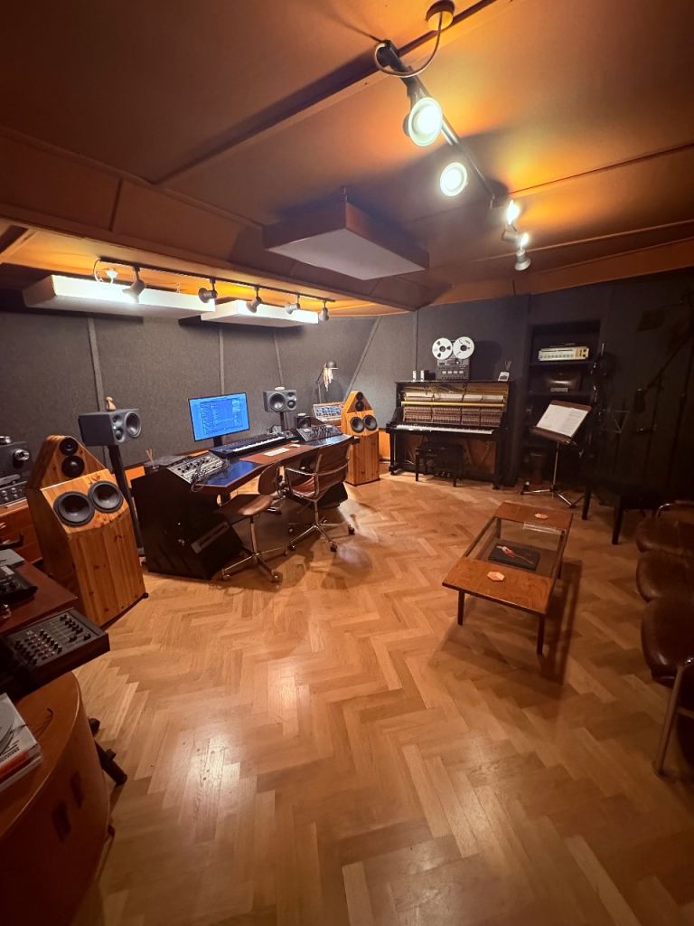 Recording Music Studio - 24/7 access, Hoxton, Old Street, all bills included