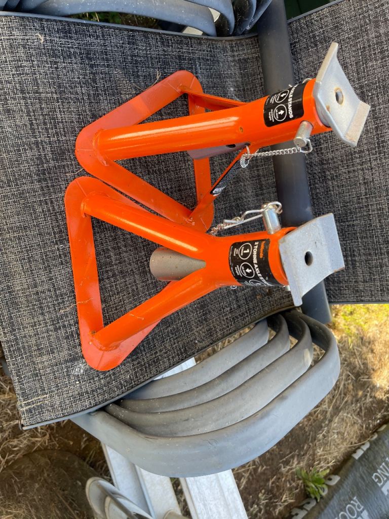 Pair of Halfords Axle Stsnds