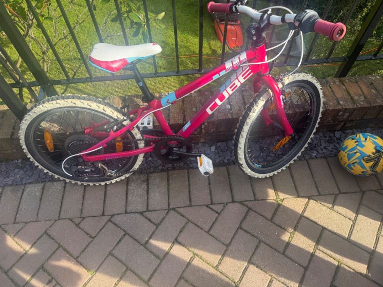 CUBE 200 Kids' Bike – Pink, good condition