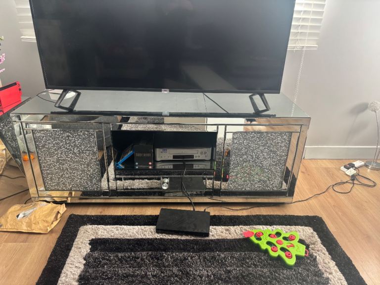 Diamond crush mirror large tv unit