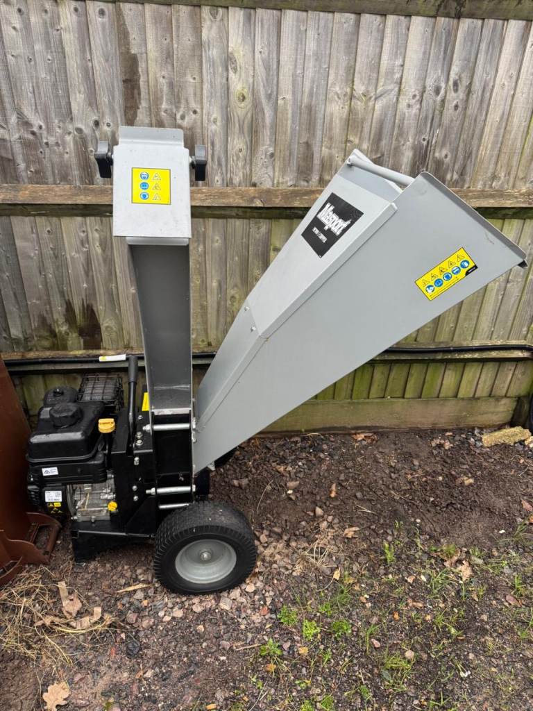 Masport MC900 Briggs & Stratton 6.5HP Petrol Wood Chipper Garden Shredder