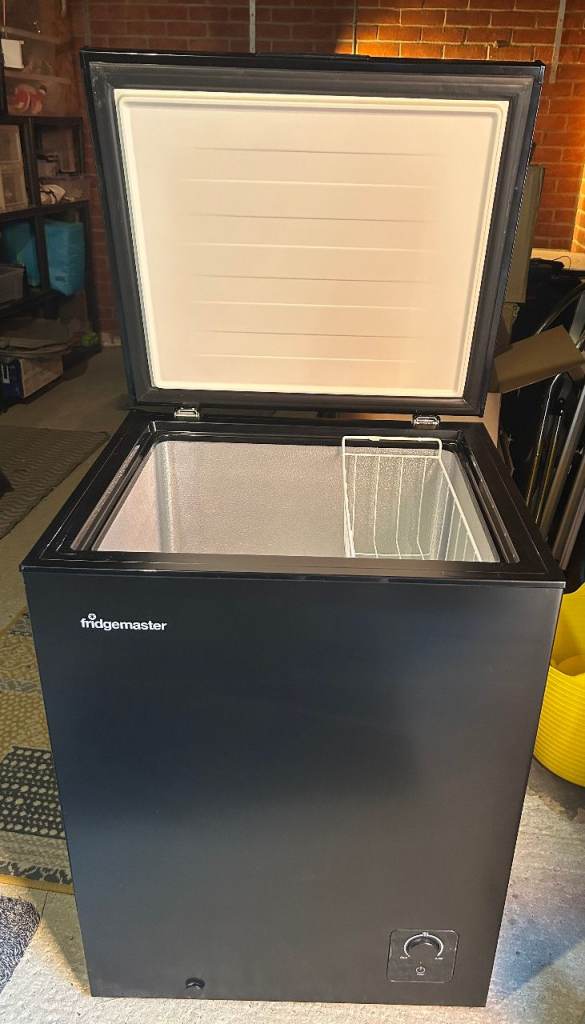 Fridgemaster MCF142B Chest Freezer – Black, Good Condition