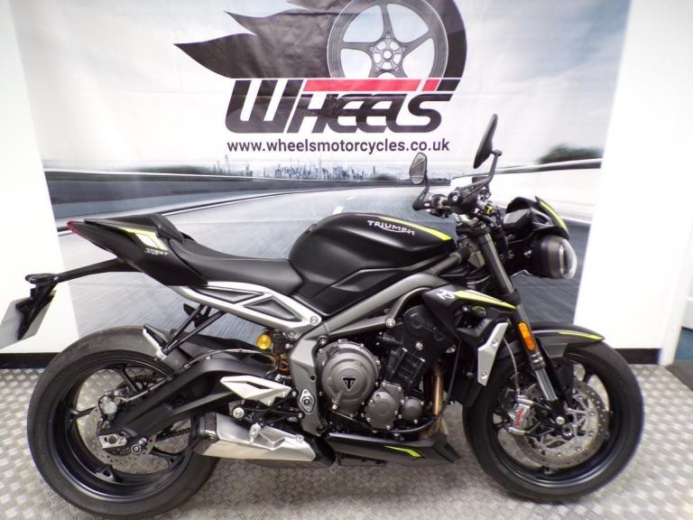 2022 TRIUMPH STREET TRIPLE 765 RS WITH ONLY 937 MILES FROM NEW