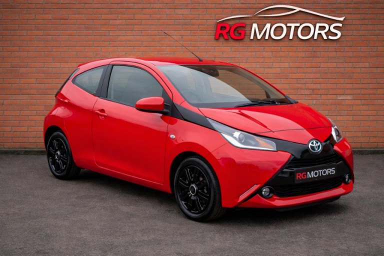  Toyota Aygo 1.0 VVT-i X-Play Red 3dr Hatch Petrol