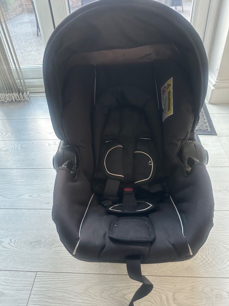 Black Baby Car Seat with Handle – Good Condition