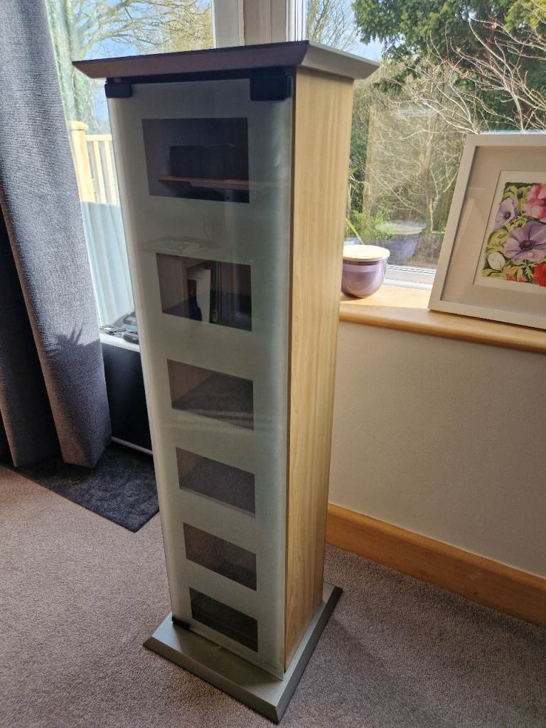 Freestanding shelving/display unit