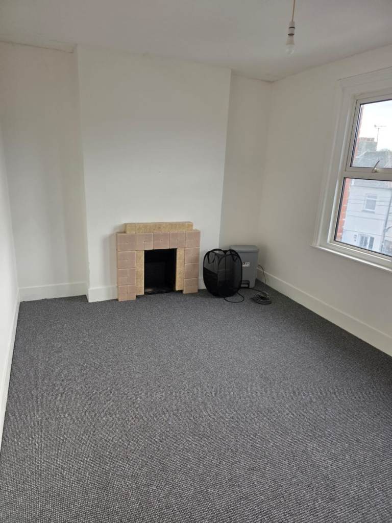 Furnished double room, all bills included 