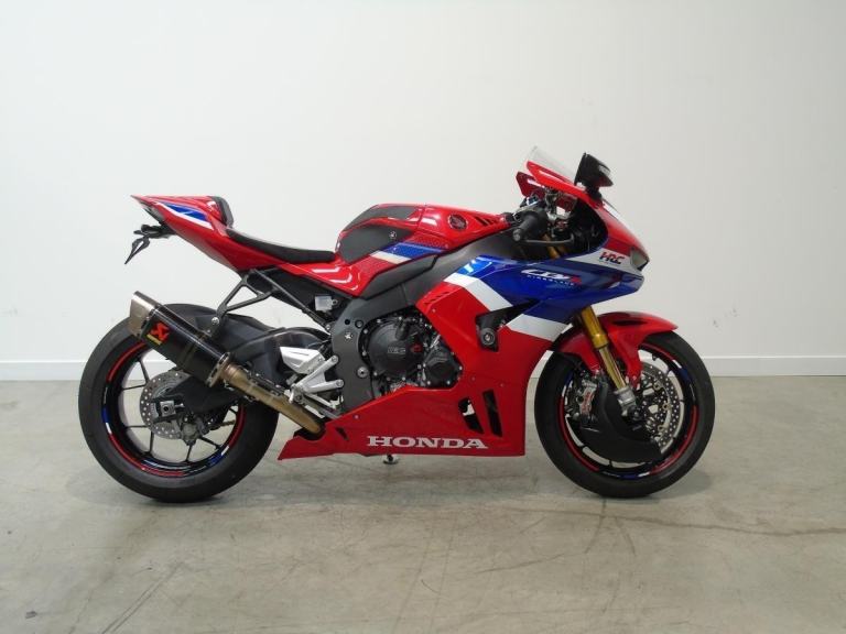2025 Honda CBR1000RR-R SP Fireblade, Akrapovic exhaust, race ready extras