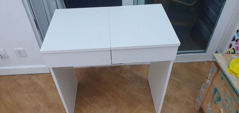 Dressing table with mirror and drawer