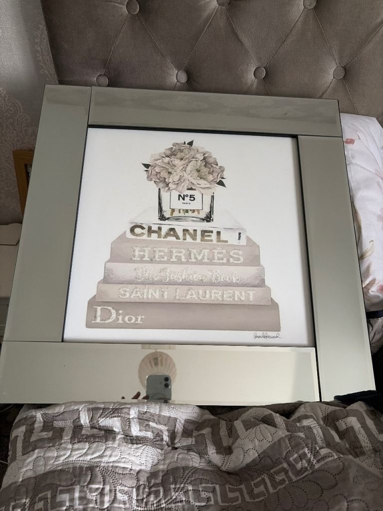 Mirrored picture frame