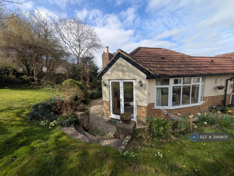 1 bedroom flat in Kingshill Road, Dursley, GL11 (1 bed) (#2949105)