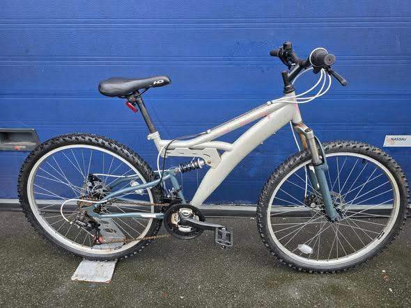 Unisex mountain bike INDY FS1 Wheels 26" Frame 16" VGC!