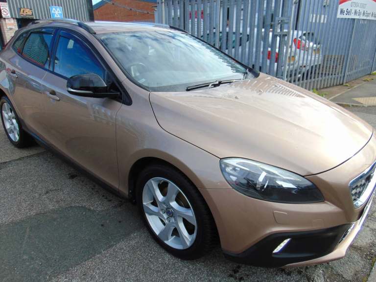 2014 Volvo V40 Cross Country 1.6 D2 Lux Hatchback 5dr Diesel Powershift Euro 5