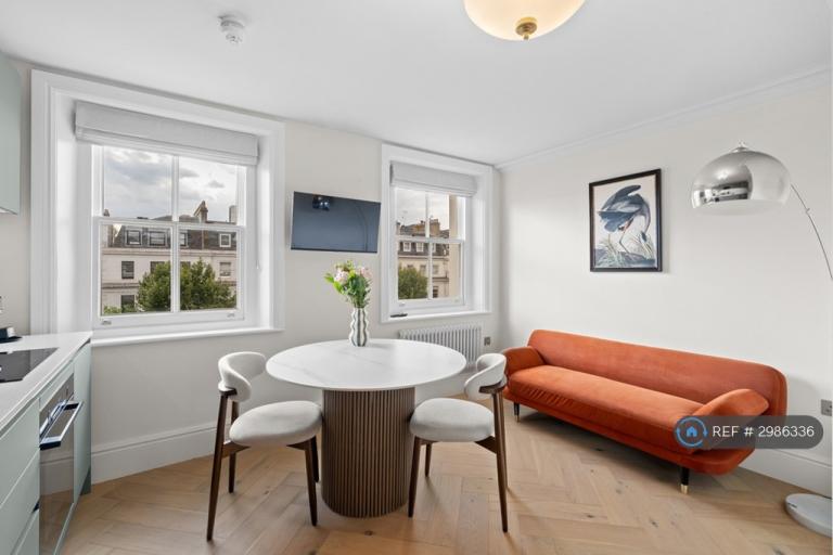 1 bedroom flat in Queen's Gate, London, SW7 (1 bed) (#2986336)
