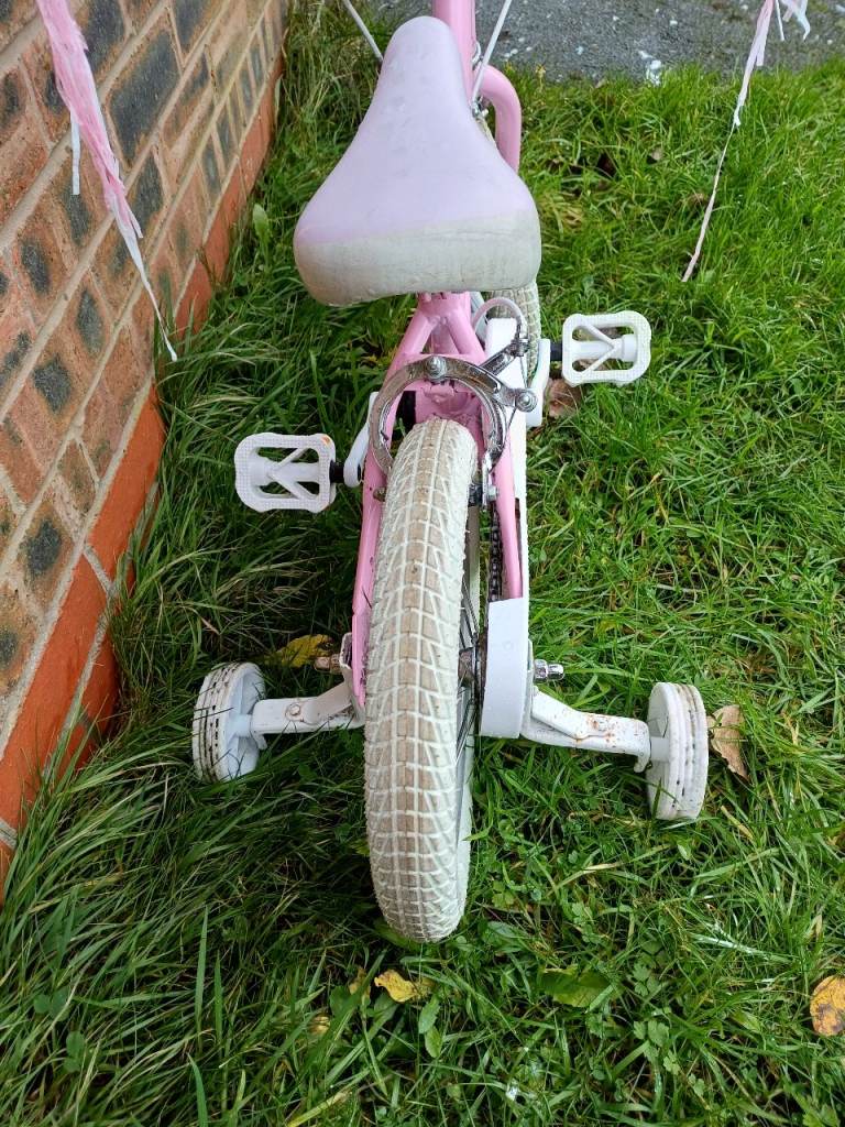 VERVE UNICORN GIRLS BIKE 3 TO 5 YRS £20 NO OFFERS DARWEN BB3 0DU 