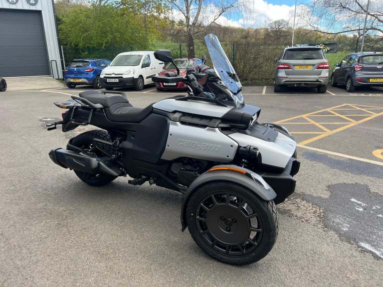 2025 Can-Am Canyon 1330cc 6 speed semi automatic Spyder trike