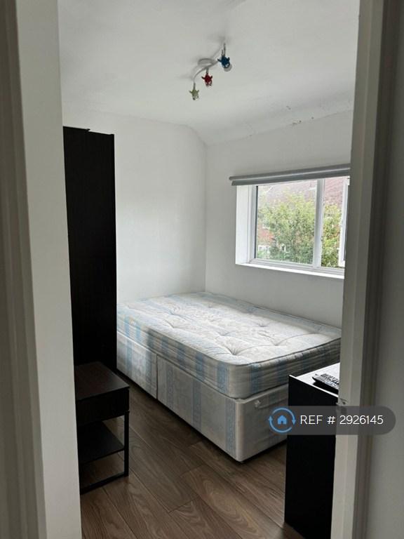 1 bedroom in South Road, London, RM15 (#2926145)