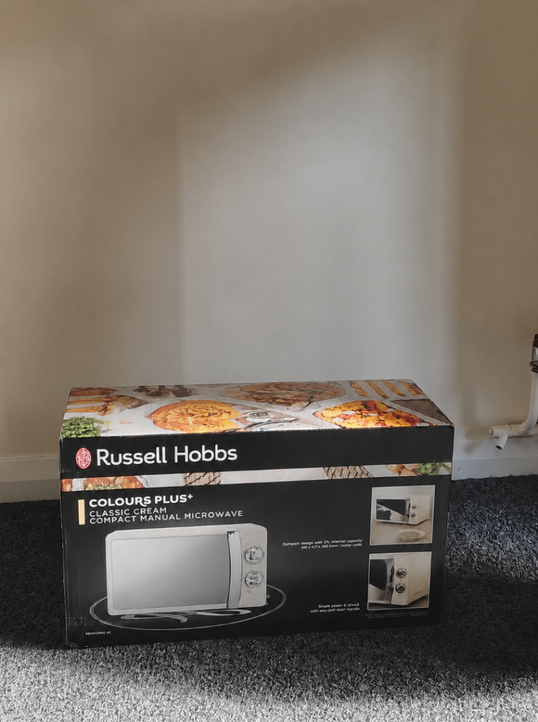 Russell Hobbs RHMM701C-N Colours Plus 17 Litre Cream Manual Microwave