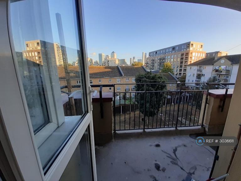 2 bedroom flat in Maydwell House, London, E14 (2 bed) (#3036611)