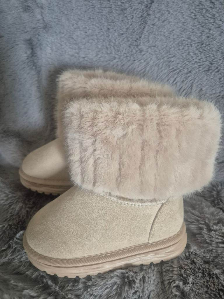 Kids Faux Fur Lined boots UK size 9 young girls approx age 3-4