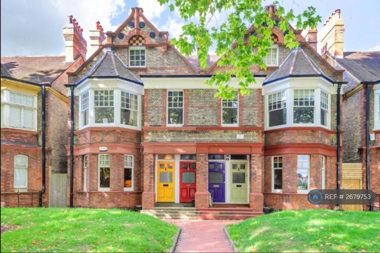 2 bedroom flat in Mount Nod Road, London, SW16 (2 bed) (#2679753)