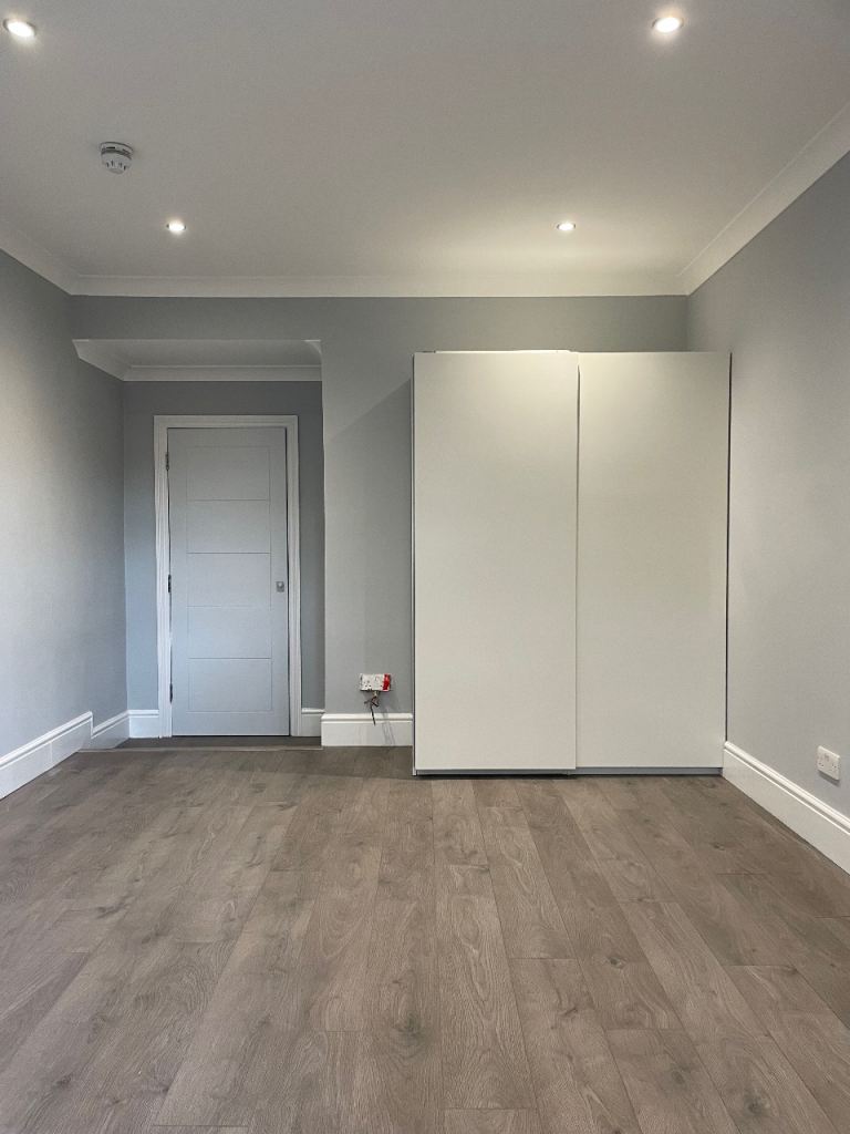 TRIPLE SIZED ROOM INCLUSIVE OF BILLS 