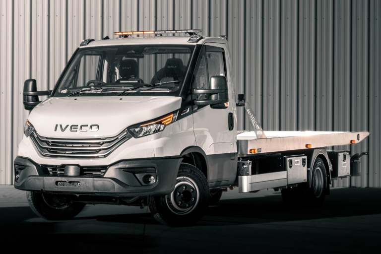 2026 210bhp auto 7.2t Iveco Daily Tilt & Slide Recovery Truck Car Transporter 