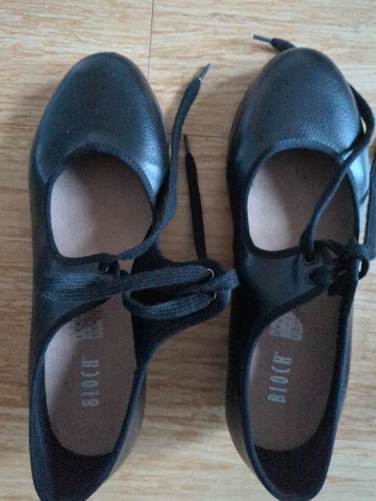 Tap shoes size 5