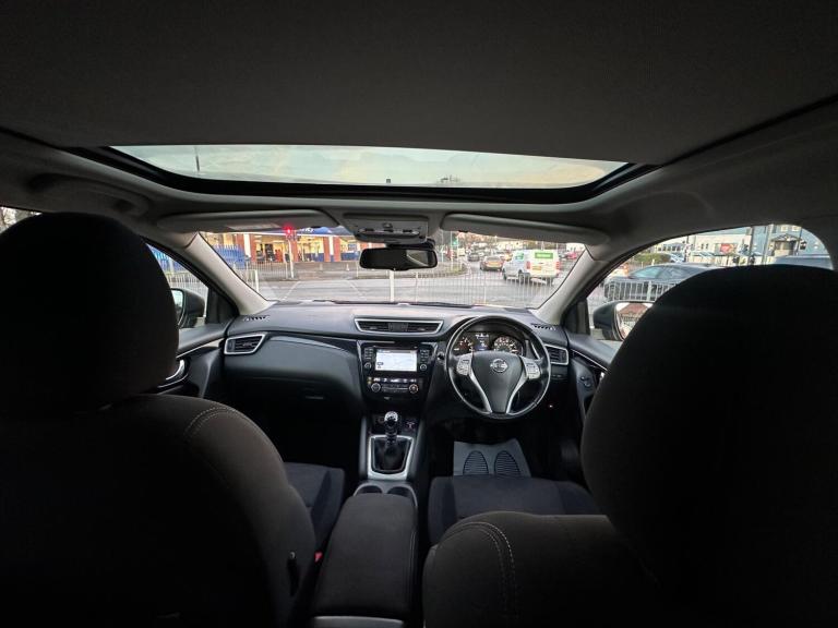 2015 Nissan Qashqai 1.2 DiG-T N-Tec+ 5dr HATCHBACK PETROL Manual