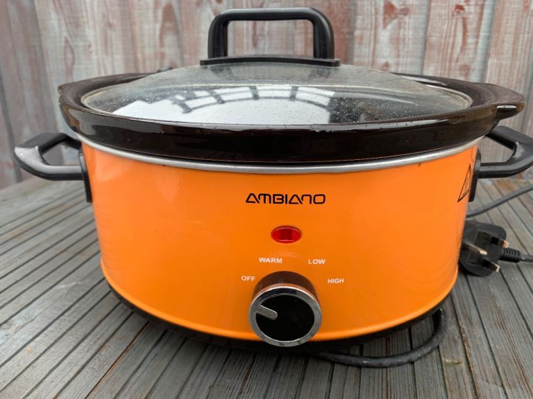 Slow cooker