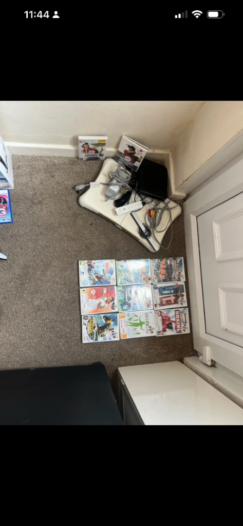 Nintendo Wii all wires and balance board 11 games