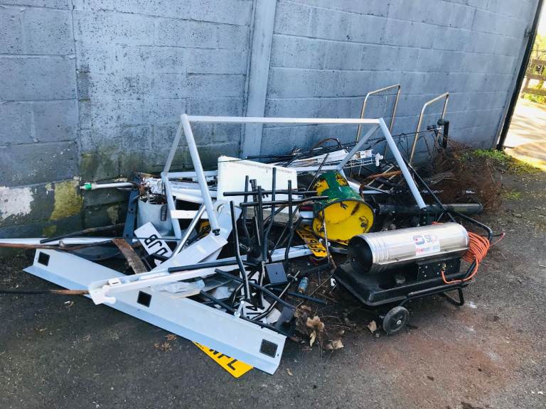 JOB LOT OF SCRAP METAL INCLUDES A CAR TOW BAR & FIREBALL HEATER ETC