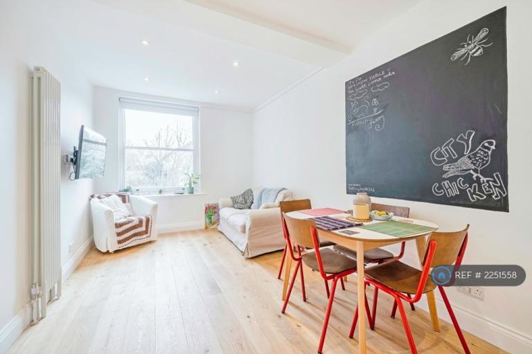3 bedroom flat in Deptford High St, London, SE8 (3 bed) (#2251558)