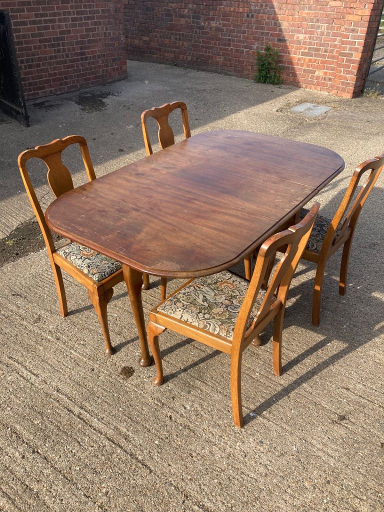 Dining foldable Table with four chairs