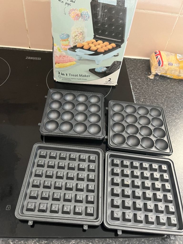 Giles & Posner 3 in 1 Treat Maker - Waffle, Donut, Cake Pop Plates
